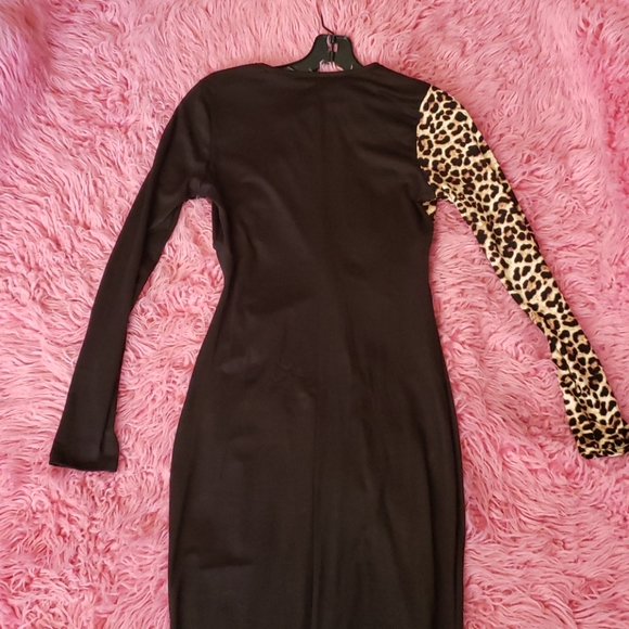 Fashion nova (Just a little bit cut out dress) - Picture 7 of 8